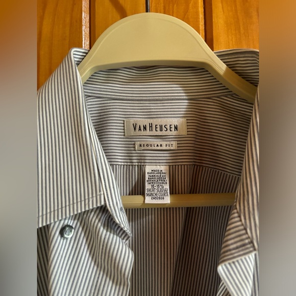 Van Heusen Men’s Bluish-Gray Short-Sleeve Button-Down Pinstripe Dress Shirt - Picture 2 of 7